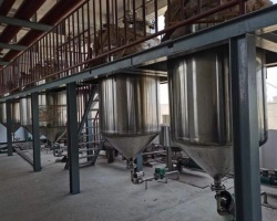 重庆某公司不锈钢反应釜指导安装